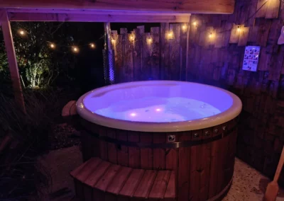 Spa du gîte Aux Champs des Amours en ambiance nocturne