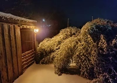 Le gîte Aux Champs des Amours sous la neige au moment des fêtes de fin d'année