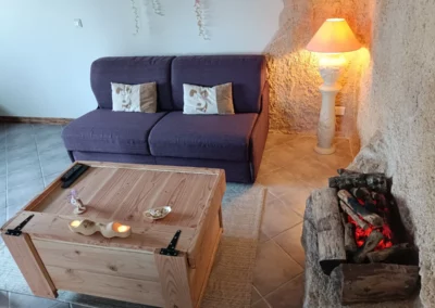 séjour du gîte 4 personnes avec espace repas et coin salon aux Champs des Amours