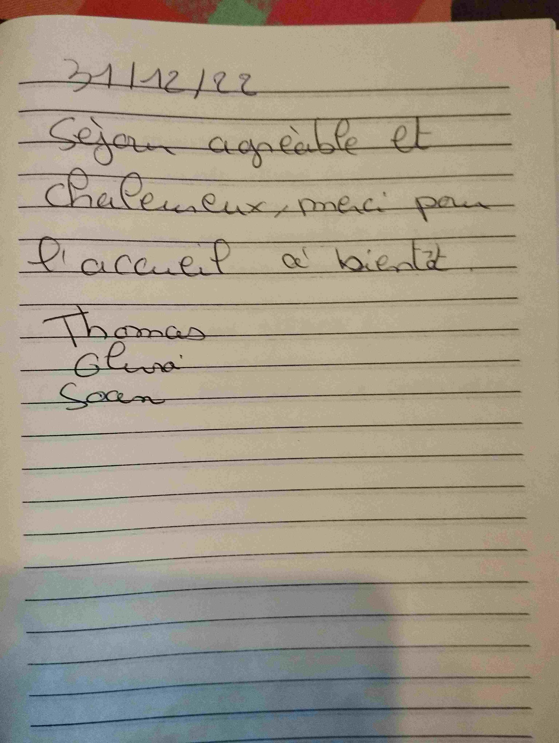 avis-client-nouvel-an-gite-champs-des-amours-3 Avis de clients laissé sur le livre d'or du gîte Aux Champs des Amours pendant les fêtes de fin d'année