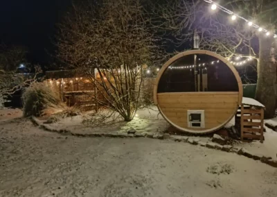 Le spa en fête au gîte Champs des Amours sous la neige